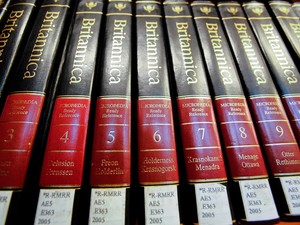 本棚壊す重さが懐かしい　ネット普及で廃刊「ブリタニカ百科事典」の会社が華麗に復活