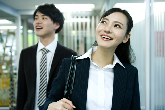 入社後、自分が働く姿を思い浮かべる　※画像はイメージです（UTS/stock.adobe.com）
