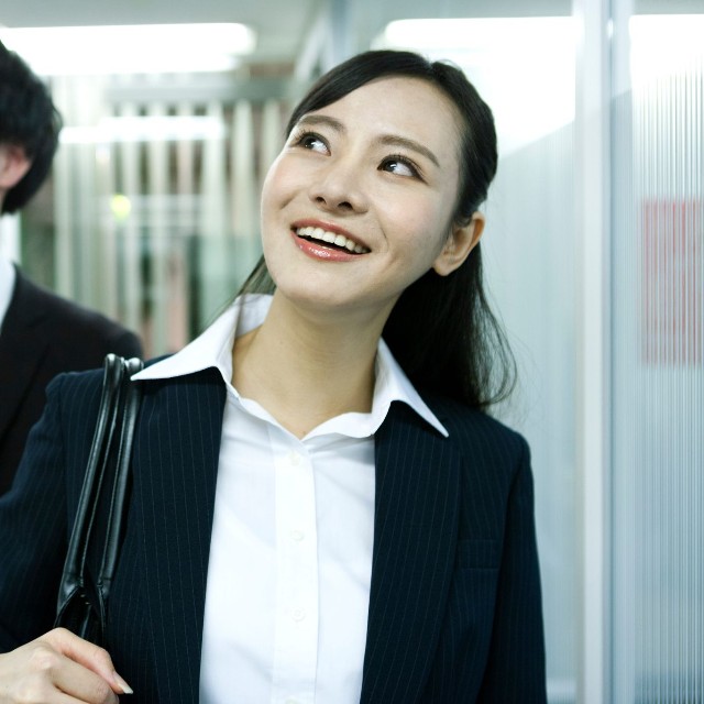 入社後、自分が働く姿を思い浮かべる　※画像はイメージです（UTS/stock.adobe.com）