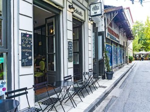 ギリシャ料理を食べたくて飛行機に乗った。「思いつき」が私を連れていく