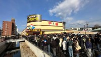 開店前からものすごい行列（提供：ひとし/ちゃがまらんさん）