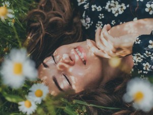 女子校の実情は、大股開き、力仕事、すっぴん。強く健気に生きている