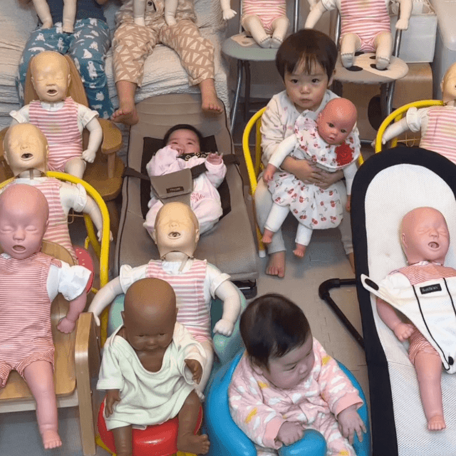 本物の赤ちゃん発見！0歳の双子ちゃんと2歳のお兄ちゃん（提供：@twins_5kidsさん）