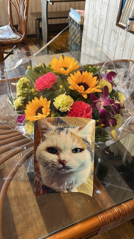 お客さんから寄せられた花束