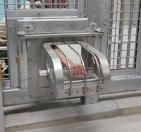 「こんな風にここをつかんでもらって」採血できます