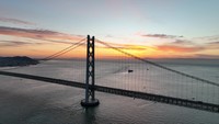 明石海峡大橋と日の出　※写真はイメージ（兵庫県園芸・公園協会提供）
