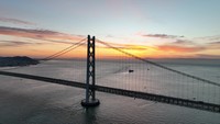 明石海峡大橋と日の出　※写真はイメージ（兵庫県園芸・公園協会提供）