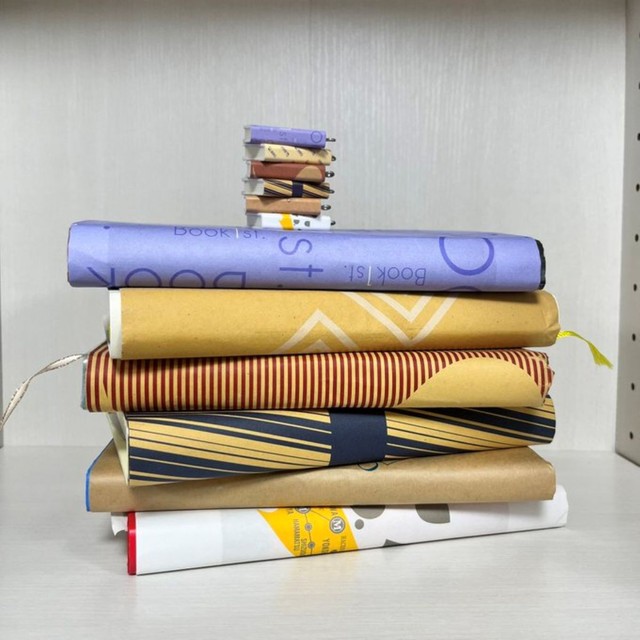 第一弾のブックカバー＆キーホルダーをコンプリート／りょう@読書さん（@izasho11）提供