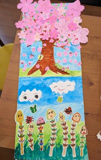 お子さんたちで作った飾り。つくしの表情にもご注目！（提供：トリッシュさん）