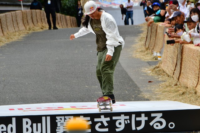 スケボーの「あの人」も来てらっしゃいました。レースの間のひとコマです。