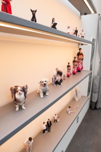 さまざまなフィギュアが並ぶ（画像提供：レジスタ株式会社）