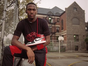 「スニーカー」の語源、知ってますか？