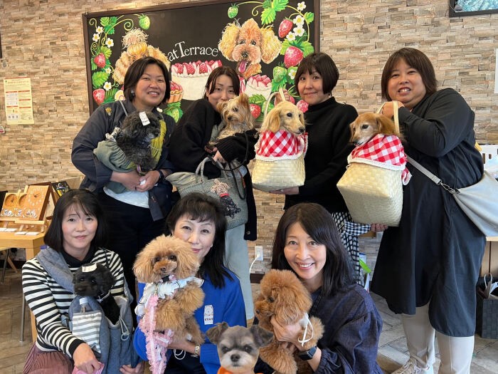 今回、企画をしてくださったみなさん。後列一番左側が三木千賀子さん