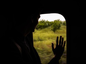 電車の窓から何百回も見た、代わり映えしない景色が私の「ふるさと」