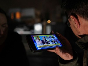 大統領選で無名の極右が急進したルーマニア　やり直し選挙にSNS規制も、残る課題