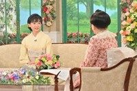 24日放送の「徹子の部屋」に出演する斉藤慶子（左）と司会の黒柳徹子＝テレビ朝日提供