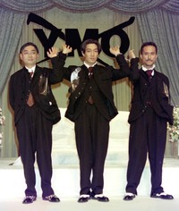 YMOの（左から）細野晴臣、坂本龍一さん、高橋幸宏さん＝1993年4月撮影