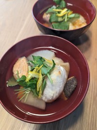息子さんが小5のときにひとりでつくったというお雑煮／4児の父さん（@kt6666g）提供