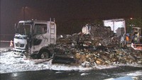 モズク積んだトラック燃える　荷物散乱でSA一時閉鎖