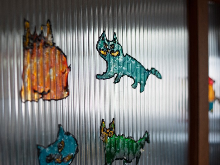 「父さんが扉に描いた不思議な絵だよ」（小林写函撮影）