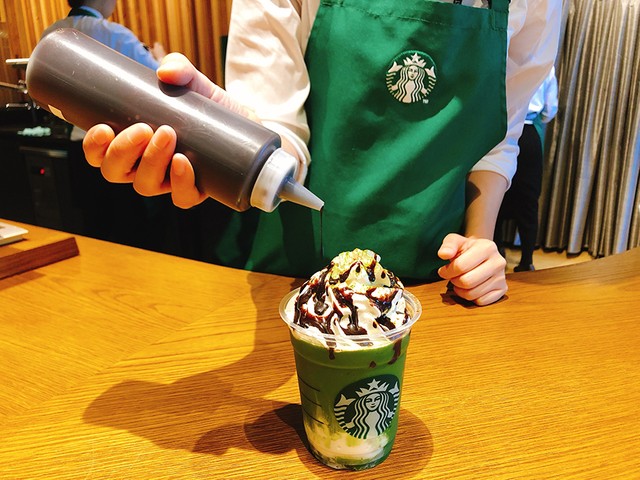 『京都 えらい 抹茶 抹茶 フラペチーノ』をチョコレートソース追加でカスタマイズしてもらいました