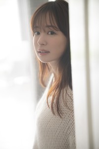 『皆藤愛子写真集 grazing』（撮影／根本好伸）より