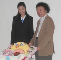 上戸彩、篠山紀信氏＝2005年８月22日