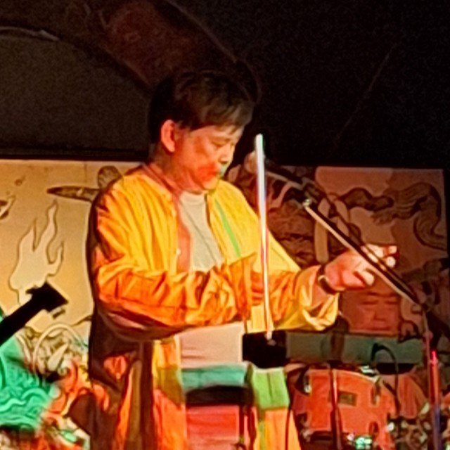 電子楽器テルミンを駆使しながら代表曲を披露したヒカシューの巻上公一＝新宿ロフトプラスワン