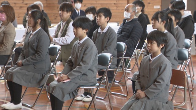 「津賀小学校」で行われた閉校式