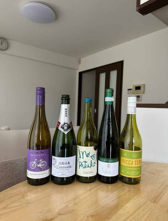 一番左が「コノスル ゲヴェルツトラミネール」／パパイヤの東京飯（@papaya_tokyodate）さん提供