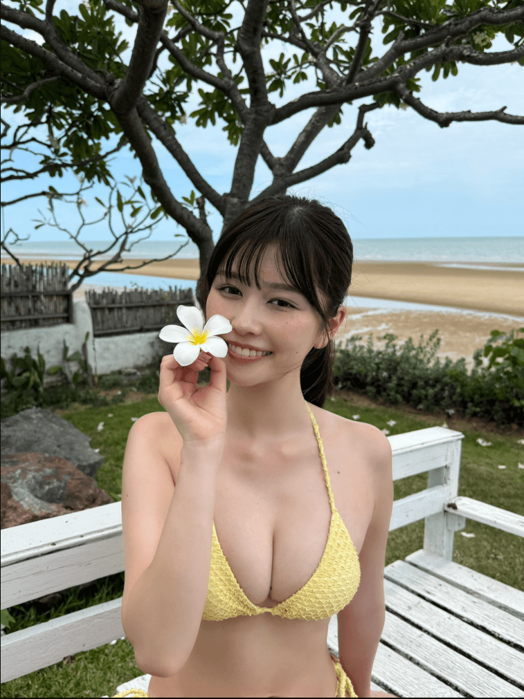 「FLASH」（26年9月8日発売号）に登場した冴木柚葉のオフショット　本人のX（@yuzuha_saeki）より