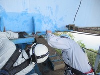 片上大橋の点検の様子　岡山県提供　10月1日撮影