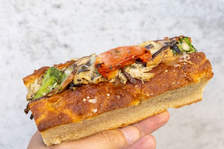 バジルチキンドッグ