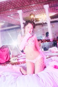 「戸田真琴フォトブック Makolin is」(東京ニュース通信社刊)より