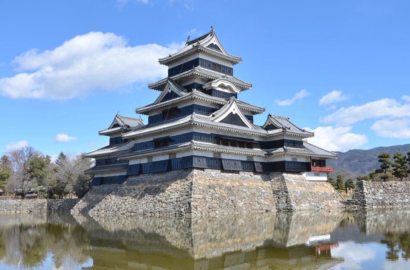 図１　松本城（松本城管理課提供）