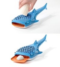 すりおろした物は口から舌に乗せられて出てくる仕掛け（いしかわかずやさん提供）