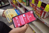 「Boycat（ボイキャット）」というアプリで商品のバーコードを読み取ると、イスラエルの占領政策に反対するボイコットリストの対象かどうかが表示される=2024年9月10日、米ニューヨーク市、荒ちひろ撮影