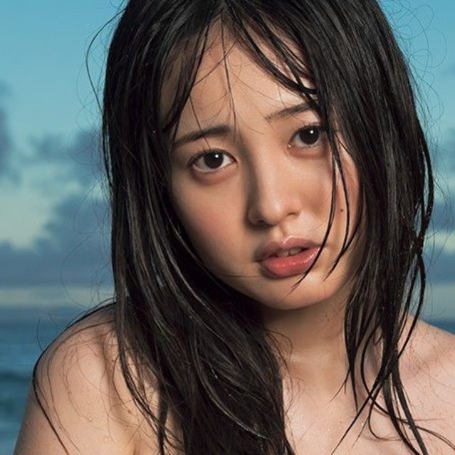 白濱美兎（撮影／唐木貴央　ヘアメイク／新井祐美子　スタイリング／菊地文子）