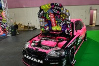 ボンネットの裏がお洒落。これはあれですね、裏地を派手にする「粋」というやつですね