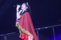 ソロを披露する井上玲音