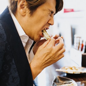 猛暑でも餃子とチャーハンでばっちりスタミナをつけて“島”って行こうぜ！マッチと町中華。【第34回】