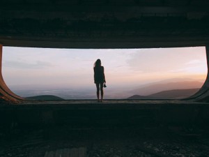 私の役割は緩衝材。誇りに思っていたけど、不満の捌け口にされる事が耐えられなくなった