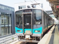 東舞鶴駅へ向かう小浜線の列車