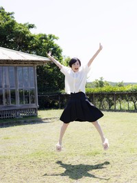 生駒里奈さん最新写真集先行カット©CRG / WANIBOOKS / Yuki AOYAMA