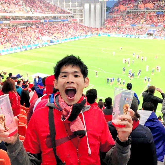 2018年、W杯ロシア大会で「日本ーセネガル」戦を観戦するカカロニ・すがや