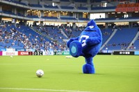 足の「炎」を見せＰＫ対決に挑戦したモフレム(C)GAMBAOSAKA