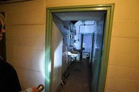 ワルシャワの鉄鋼メーカーにある冷戦時代につくられた地下シェルター。蛇口をひねったが、水は出なかった。。昨秋の一斉点検で「現役のシェルター」と判断された＝2023年6月5日、荒ちひろ撮影