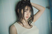「桜井日奈子2022カレンダーブック」（東京ニュース通信社刊）