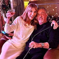 シルベスター・スタローン（右）とジェニファー・フラヴィン