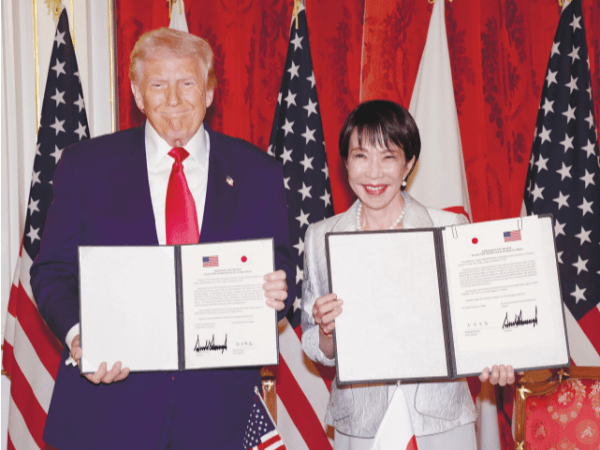 本当に綺麗♪☆☆トランプ大統領純金(１００mg)ノート☆☆ トランプさん、日本で何をした？ 高市首相と初の首脳会談 ｜ 朝日